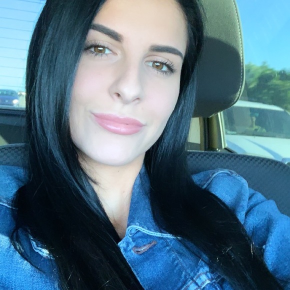 HEY Y’ALL! Meet your Posh Ambassador, Zoe - Picture 3 of 8